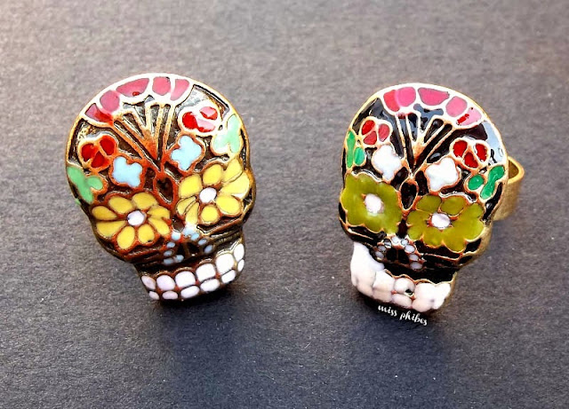 Skull ring