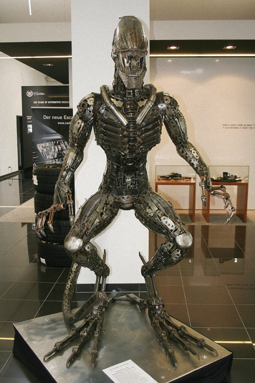 2a-Alien-Monster-2.1m-high-Giganten-Aus-Stahl-Ridley-Scott-starring-Sigourney-Weaver