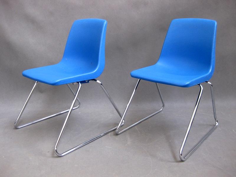 LUBIMY DESIGN znalezione 2 krzesła od projektantów