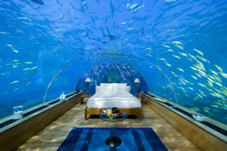 underwater bedroom sleeping with the fishes