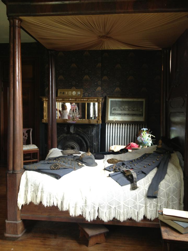 The Long Dirt Road Ravenswood Manison in Bunceton, MO