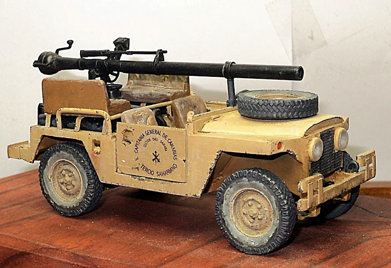 CAÑÓN CONTRA CARRO CSR 106/25 M40 SOBRE LAND ROVER 88M