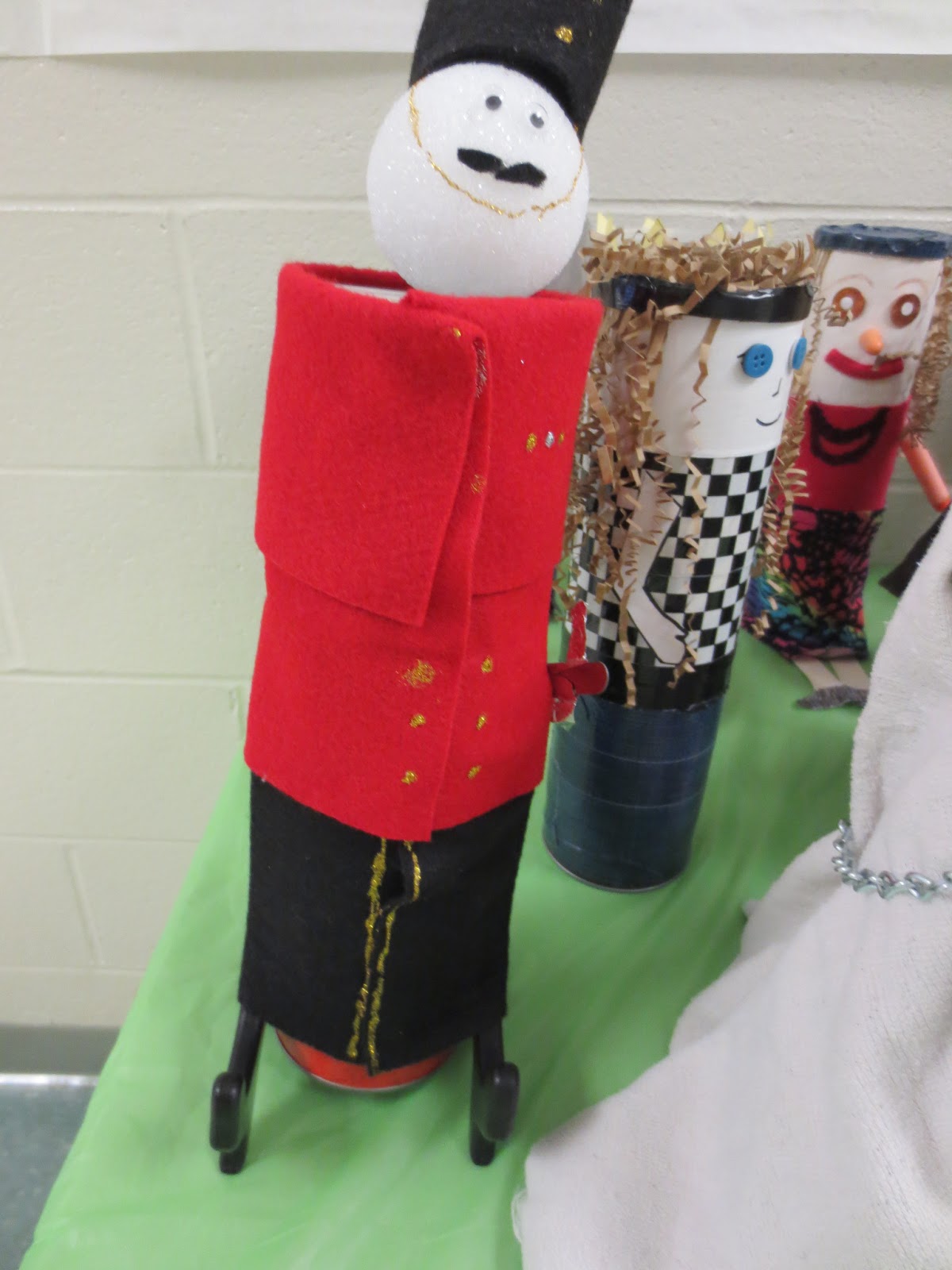 Pringles can book report image