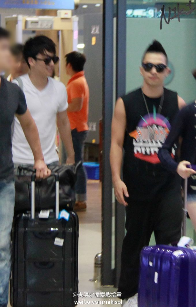 taeyang - [+Vids/Pics] Taeyang and Seungri en el aeropuerto de Incheon desde Singapur Taeyang+airport+bigbangupdates+3