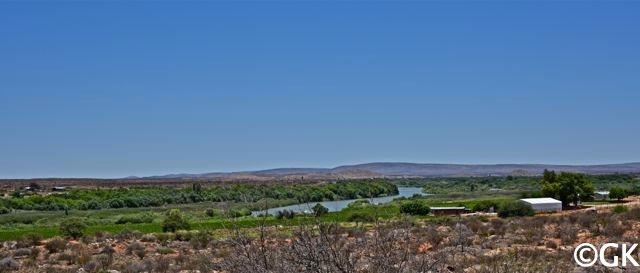 Die sogenannte grüne Kalahari entlang der Ufer des Oranjeflusses.