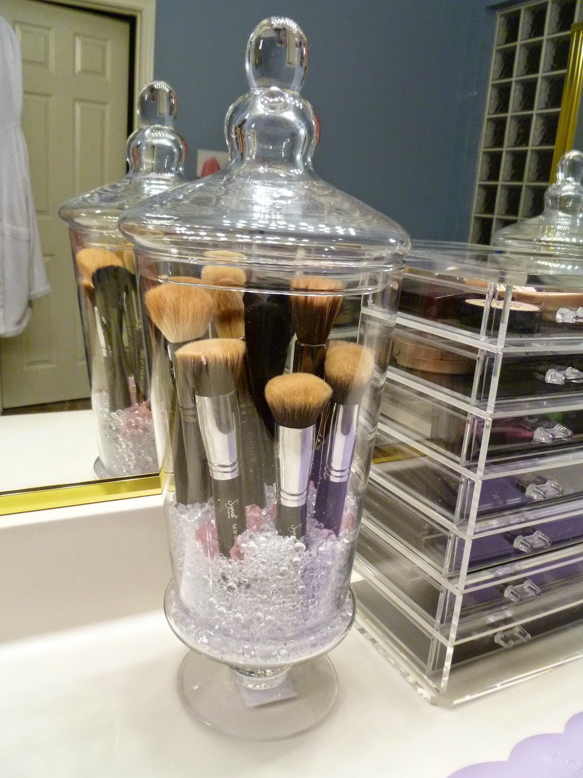 33 Makeup Brushes Storage Idea Glowlicious.Me