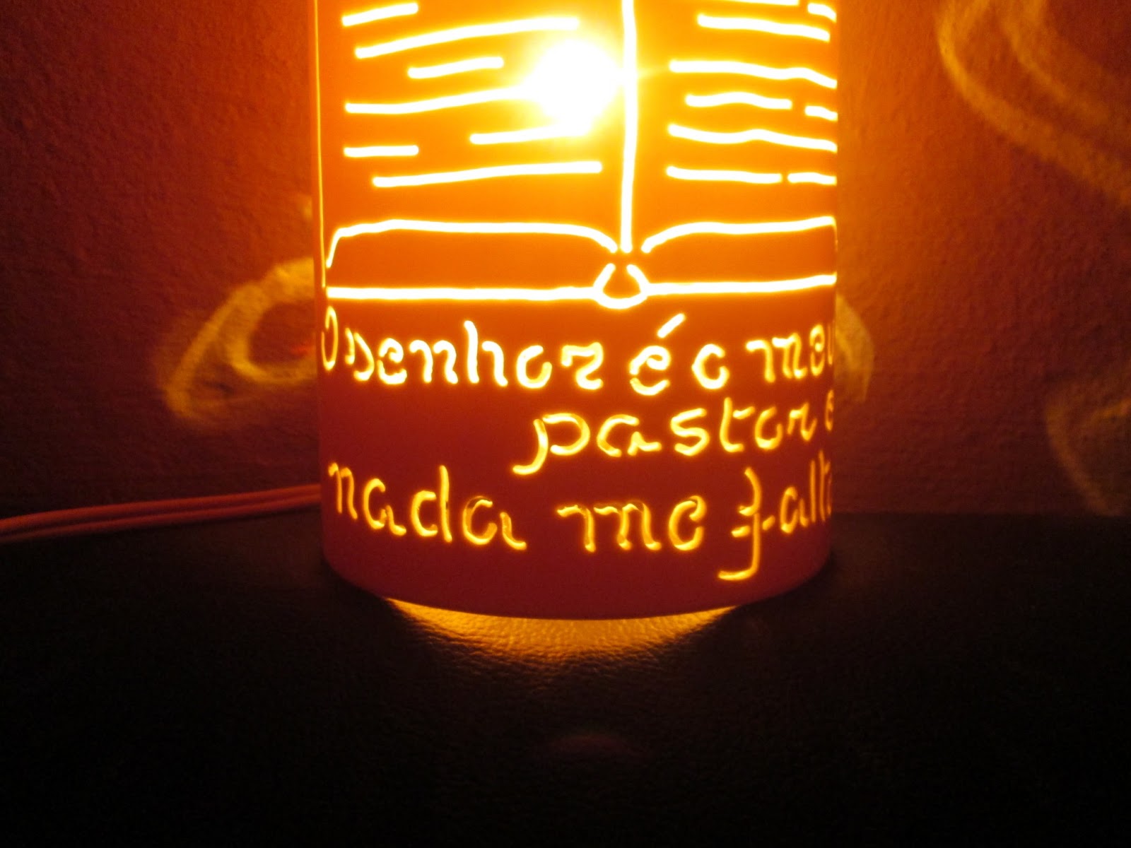 Vanessa Luminárias em PVC Luminária Biblíca