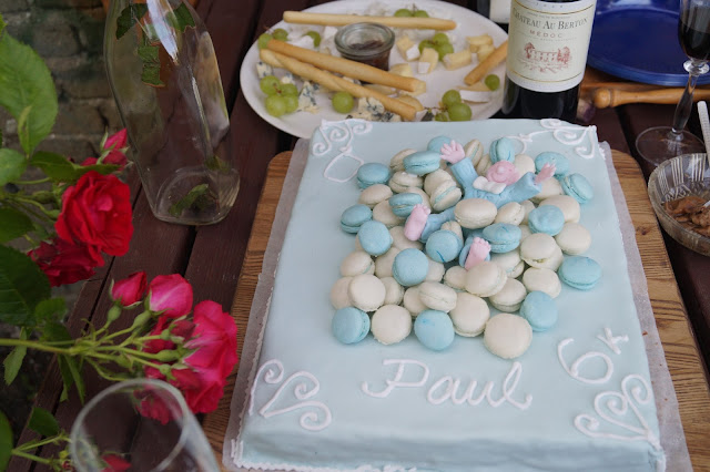 Birthday cake with macaroons French-themed party