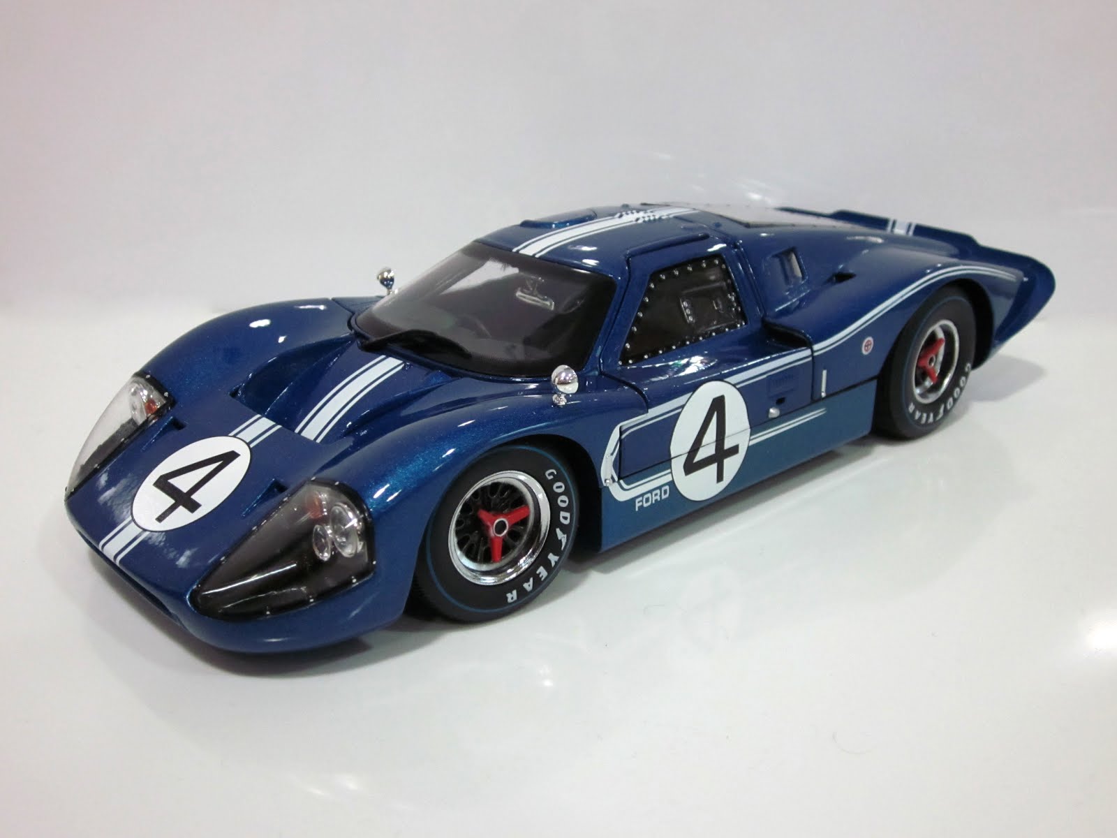 Ford GT40 Mk IV J-08 '67 - Shelby Collectibles