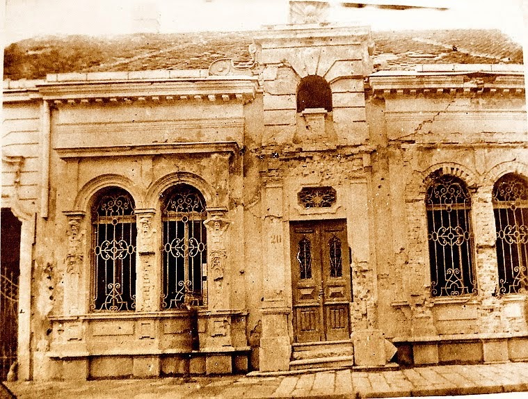 Uništena fasada