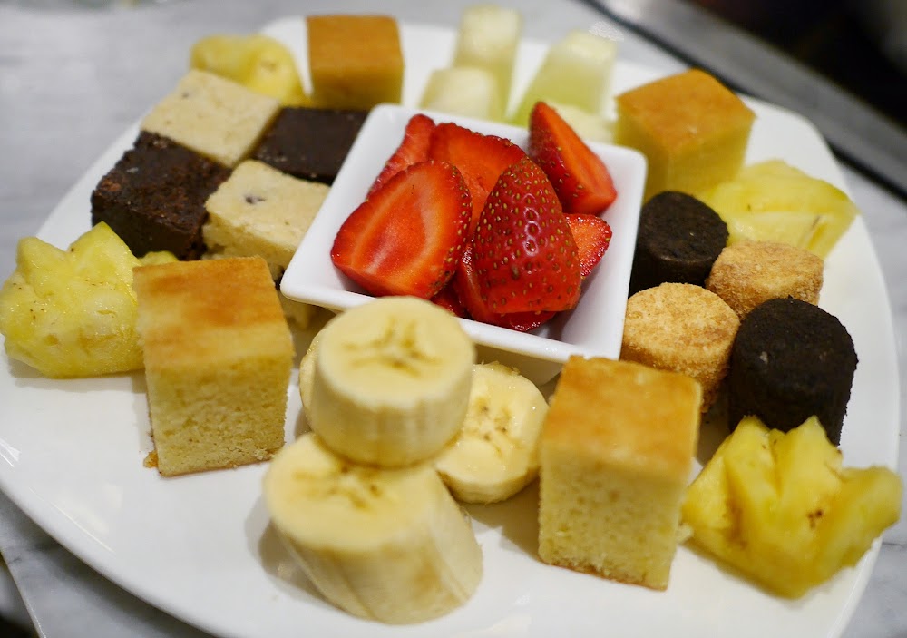The Melting Pot Jakarta Definelety A Yes For Cheese Fondue