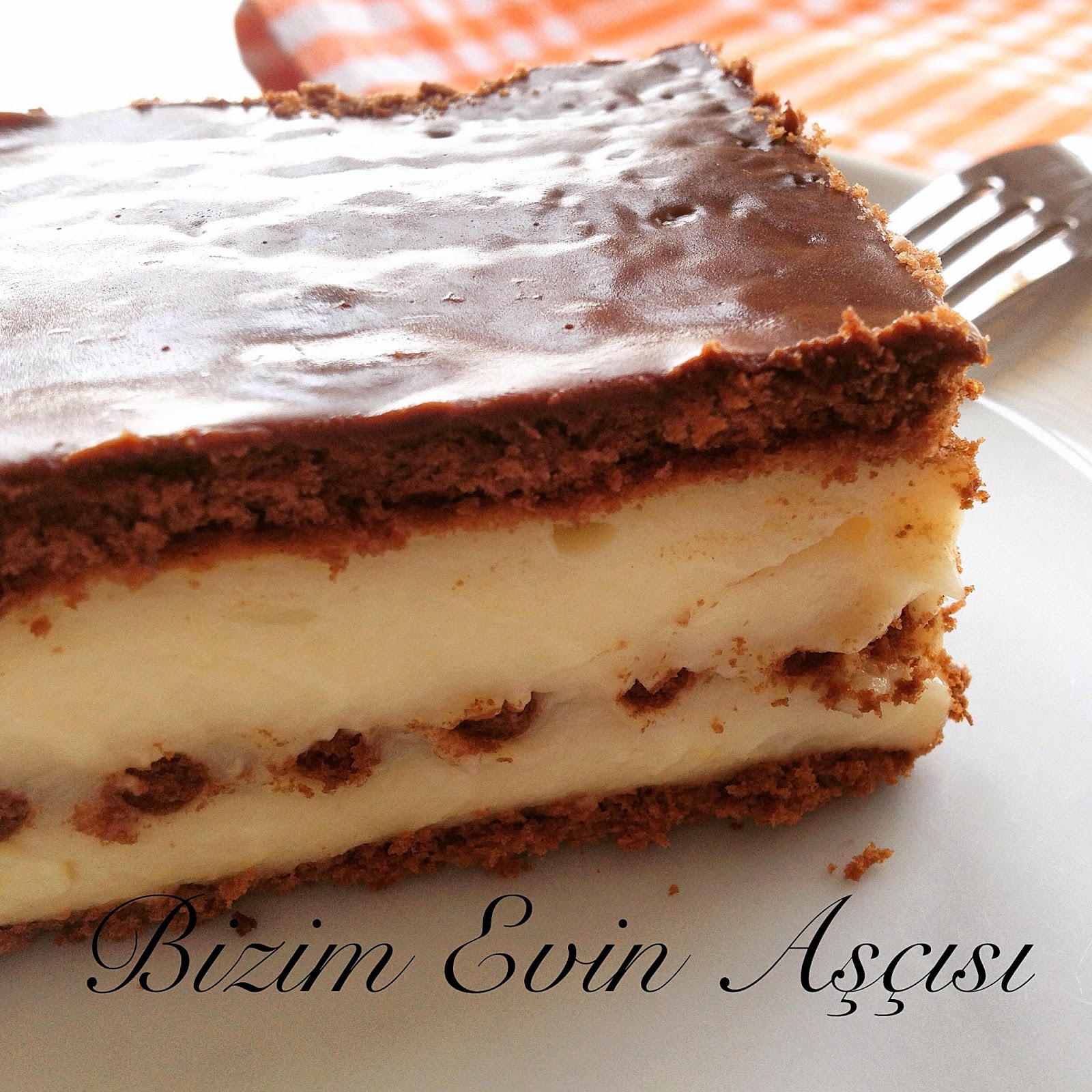 Çikolata Soslu Bisküvi Pastası