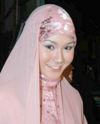 5 Artis Berjilbab Tercantik Indonesia 2013