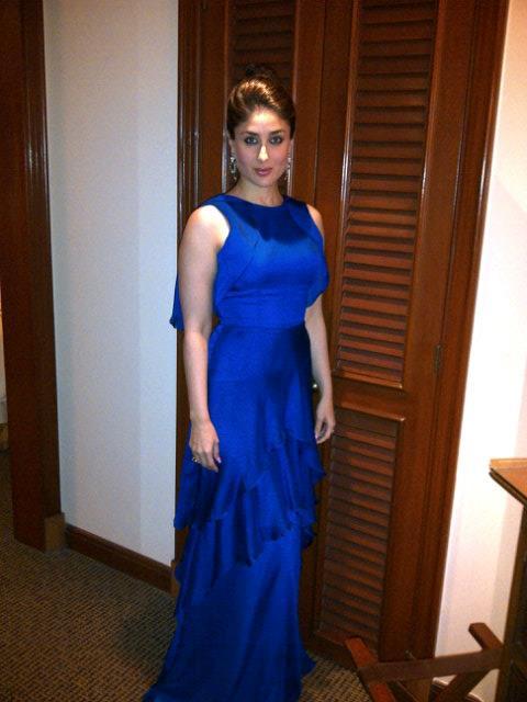  Kareena Kapoor in blue gown1 -  Kareena Kapoor looking HOt in Blue Gown