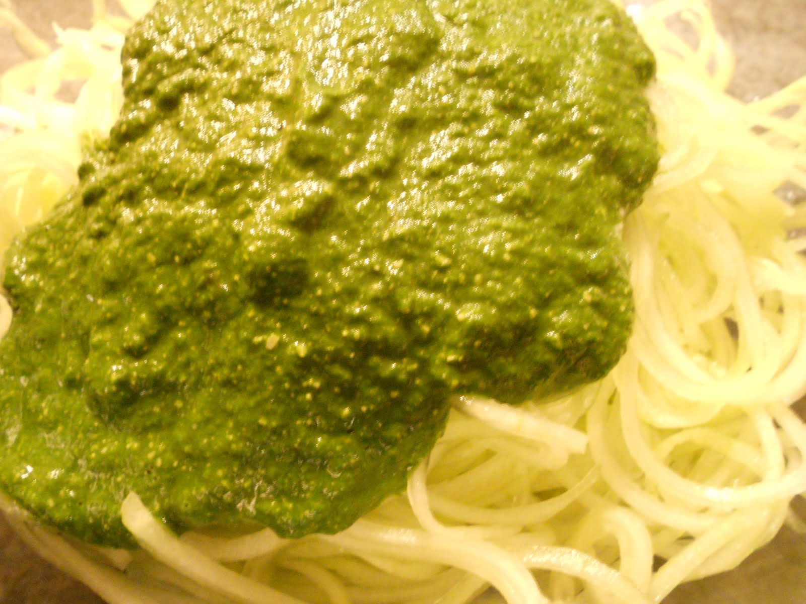 Czech Vegan (in America) Raw Cucumber Spaghetti with Spinach Pesto and