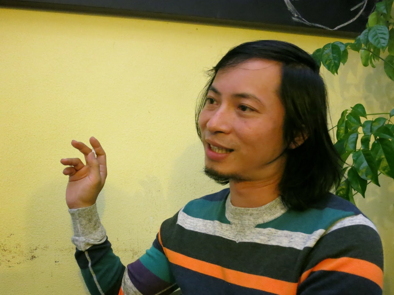 輔大哲學系助理教授沈清楷說,政治人物無須講話都要戴著面具。圖:林朝億/攝影 輔大哲學系助理教授沈清楷說,政治人物無須講話都要戴著面具。圖:林朝億/攝影