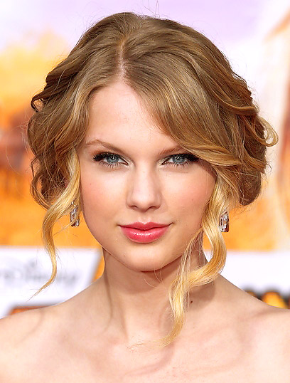 Taylor Swift Hairstyles Updos. hair 1209-taylor-swift-ack-