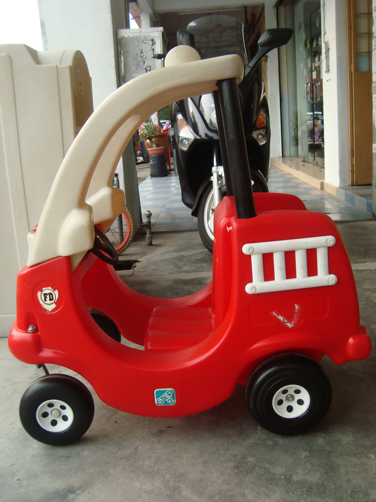 Preloved ToysWorld TheTotToys Step 2 Fire Engine for Two