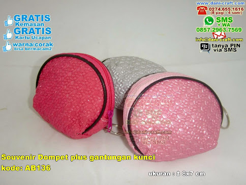 Souvenir Dompet Plus Gantungan Kunci