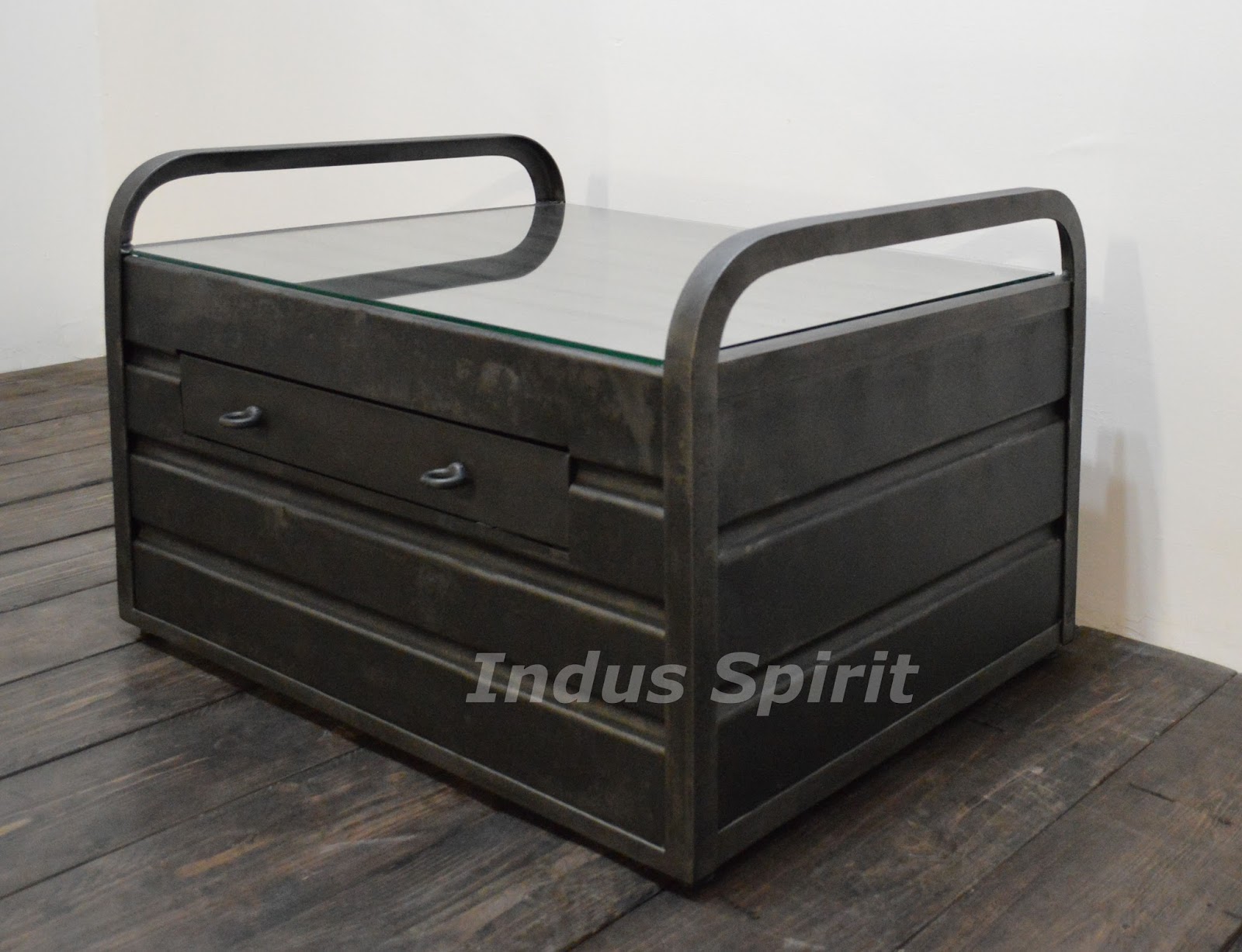 Table basse industrielle métal et verre