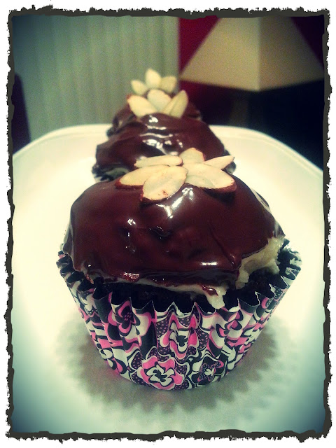 cupcake almond joy, almond joy, chocolate coconut cupcakes