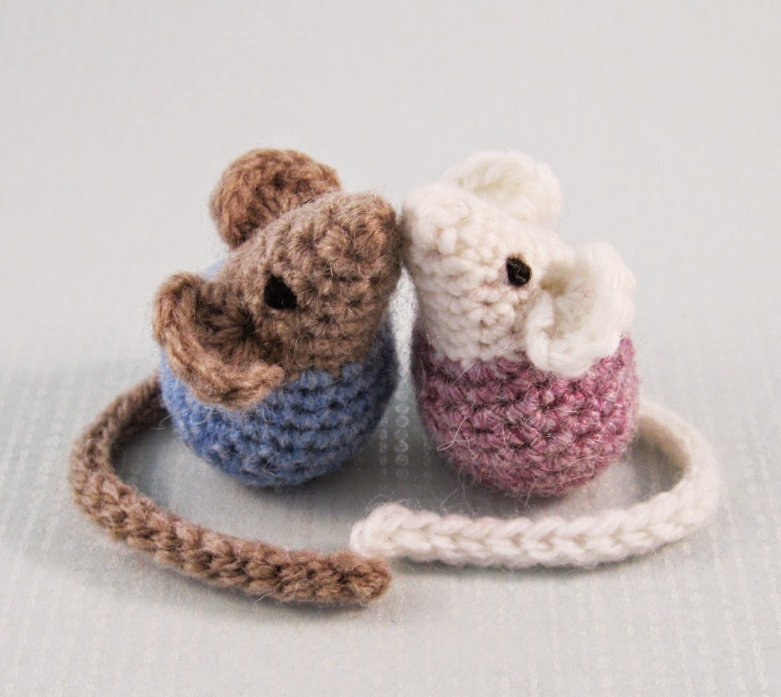 Kissing Mice Inspired Cozy