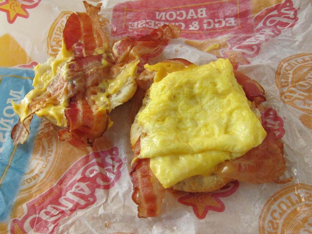 Review Carl's Jr. XTra Bacon, Egg & Cheese Biscuit Brand Eating