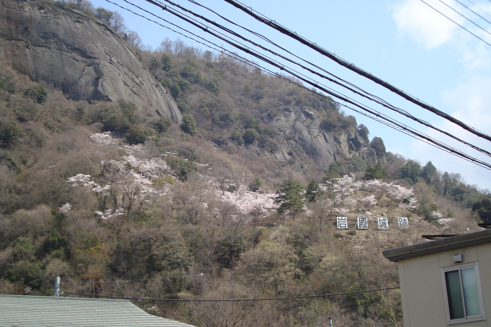電車 バスで行く山登り 大月 岩殿山 634ｍ 稚児落し