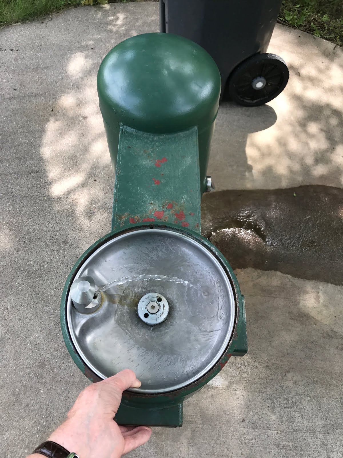 Welcome water fountain (no charge) in Baker Park.
