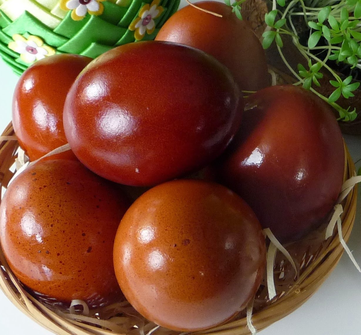 barwienie jajek naturalnymi barwnikami naturalne barwniki
