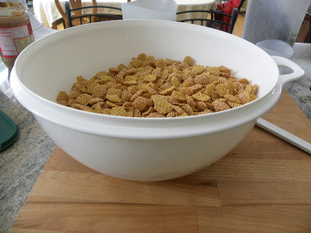 Large Tupperware Bowl
