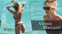 Sexy vacanze per Alessia Marcuzzi: Pose hot in Bikini. Video hard in HD
