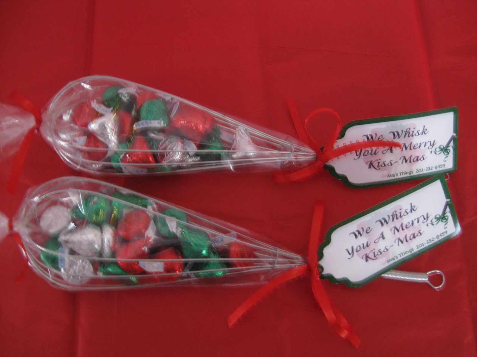 MIA'S THINGS Kissmas Whisks