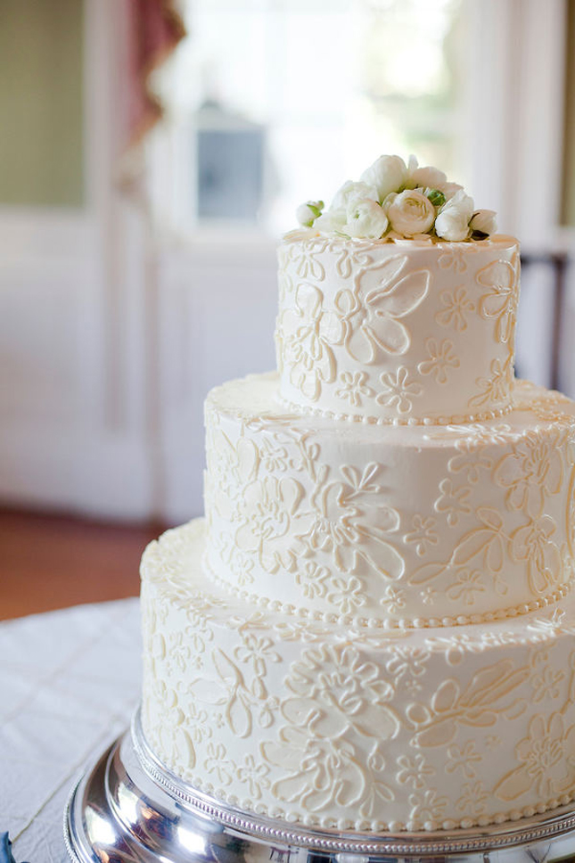 Have a vintage theme choose Lace Wedding Cake Designs ...
