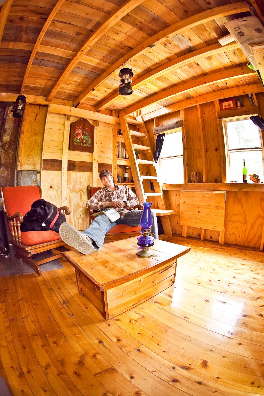 Simple Interior Of Small Cabins for Large Space