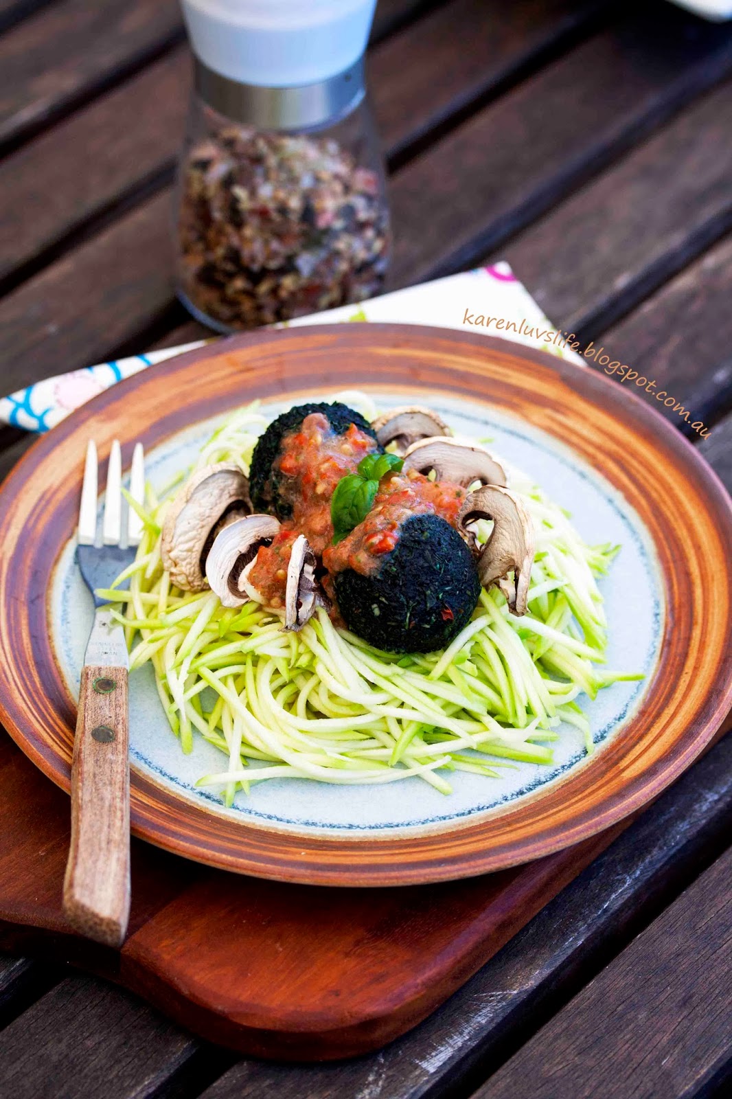 KARENLUVSLIFE SpirulinanSprout balls high protein, raw vegan and