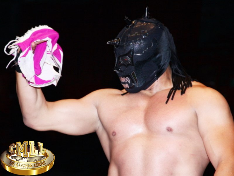 ESTRELLAS DEL RING. Mephisto va sobre La Máscara.