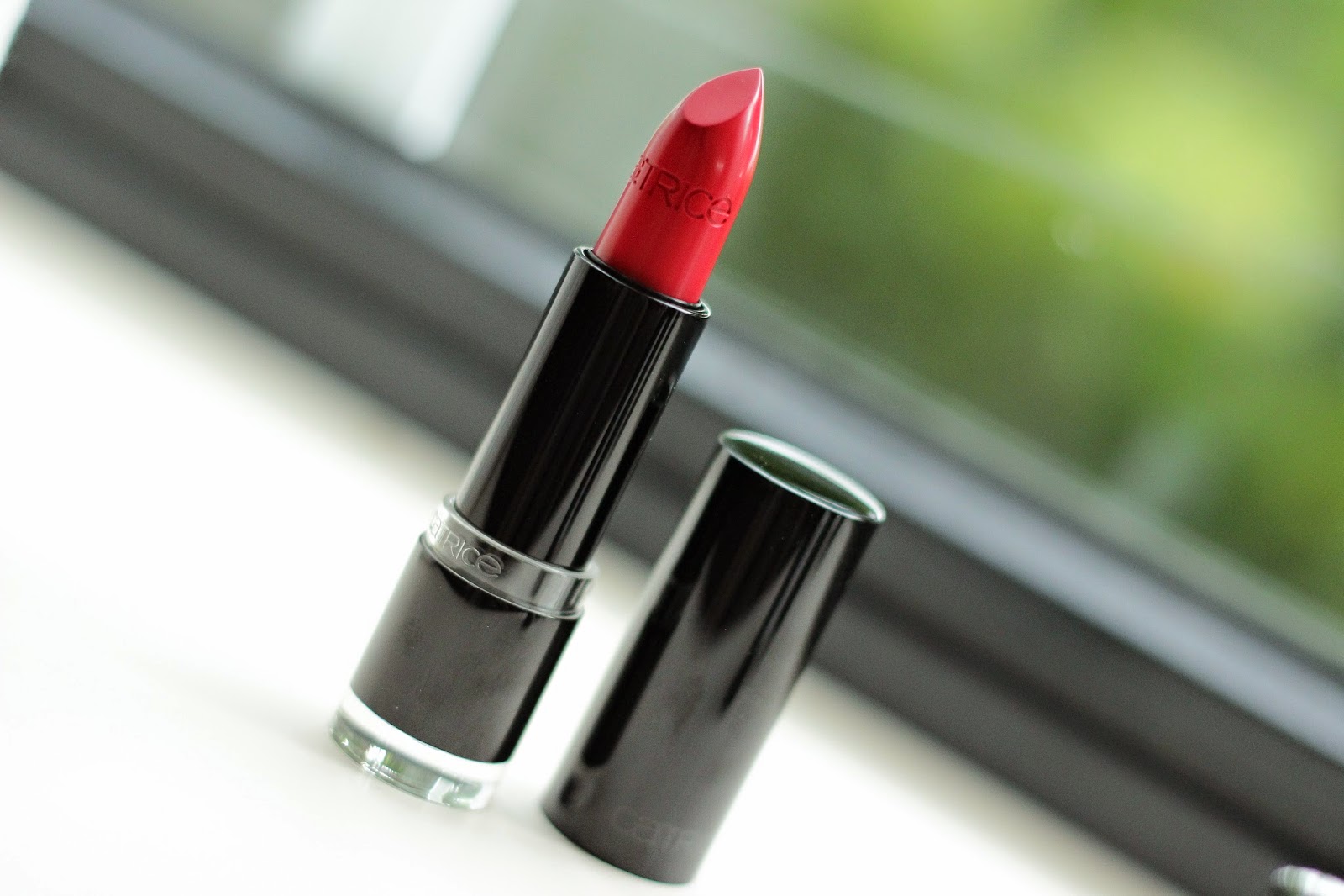 catrice ultimate colour lipstick MATTador swatches review
