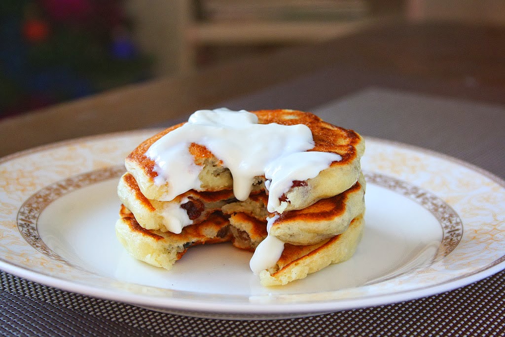 YEAST RAISIN PANCAKES