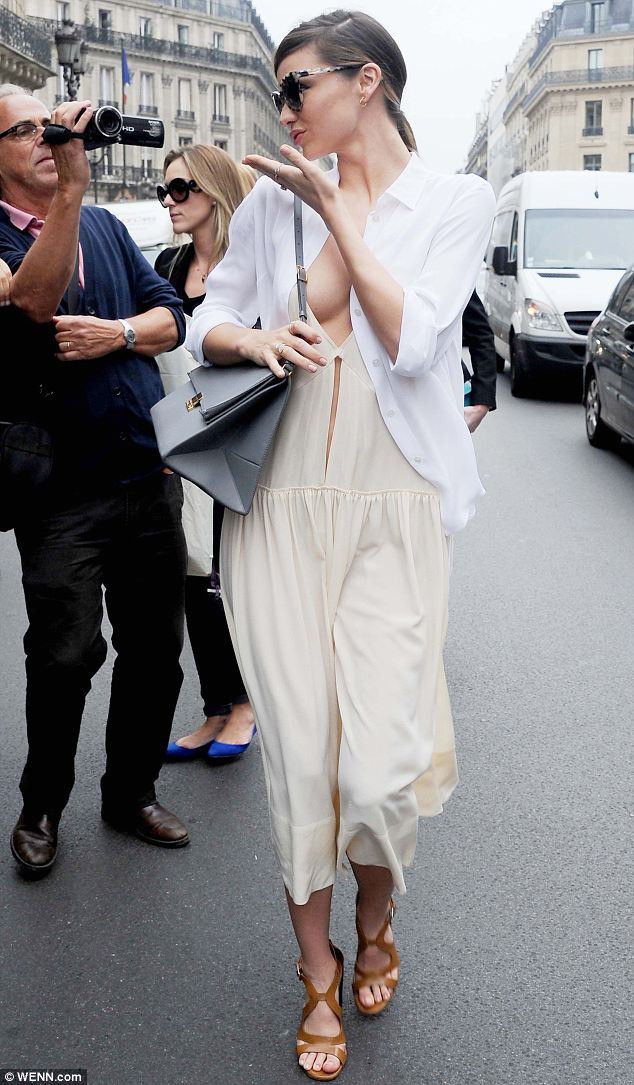 Miranda Kerr Paris September 29, 2013 – Star Style