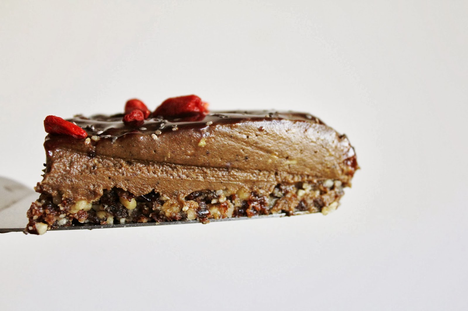 This Rawsome Vegan Life AVOCADO CHOCOLATE MOUSSE CAKE with GOJI BERRIES