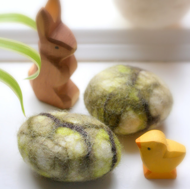 Daily Colours Felted Stones Tutorial