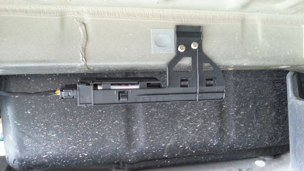 CBX RNS510 & Accessories Retrofitting the TPMS High on 2010 Passat B6