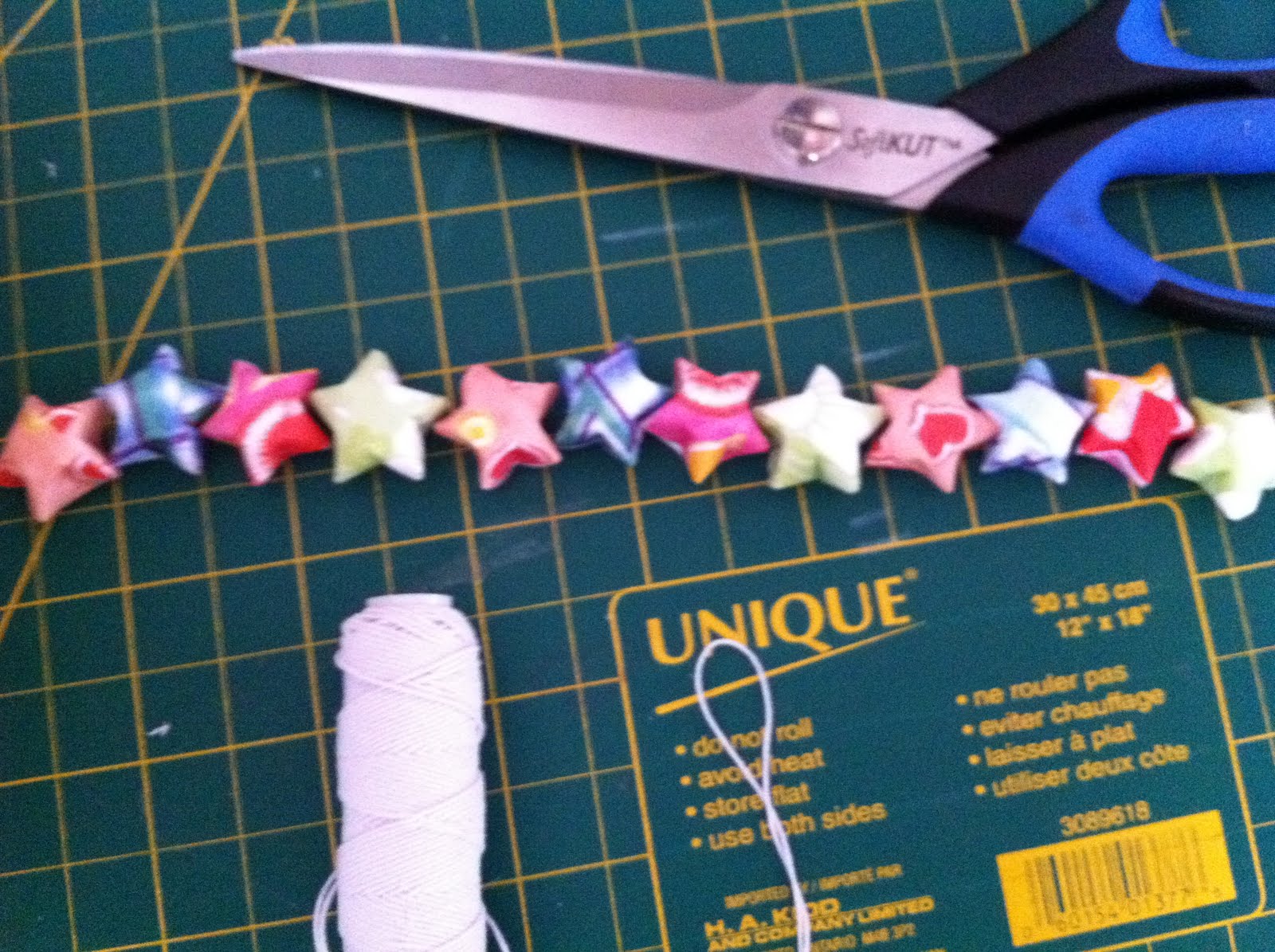 Randomly Taylor'd Paper Star Bracelet Tutorial