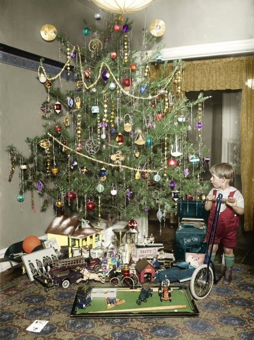 Some Of You May Recognize This Ornately Decorated Tree As One From Your Childhood Tinsel Stringed Popcorn And The Vintage Toys Under Some Of You May Recognize This Ornately Decorated Tree As One From Your Childhood Tinsel Stringed Popcorn And The Vintage Toys Under