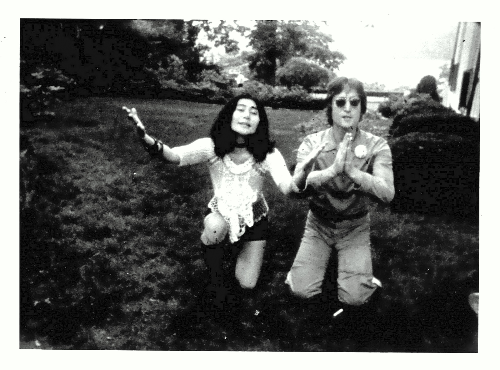 Tus fotos favoritas de los Beatles, o algo. - Página 4 John+Lennon+y+Yoko+Ono+XMas+2011+Wonalixia