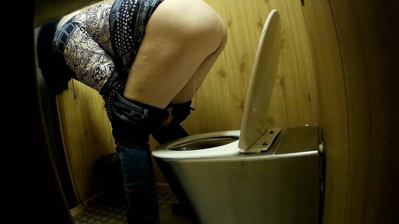 Подглядывание в женских туалетах скрытой камерой