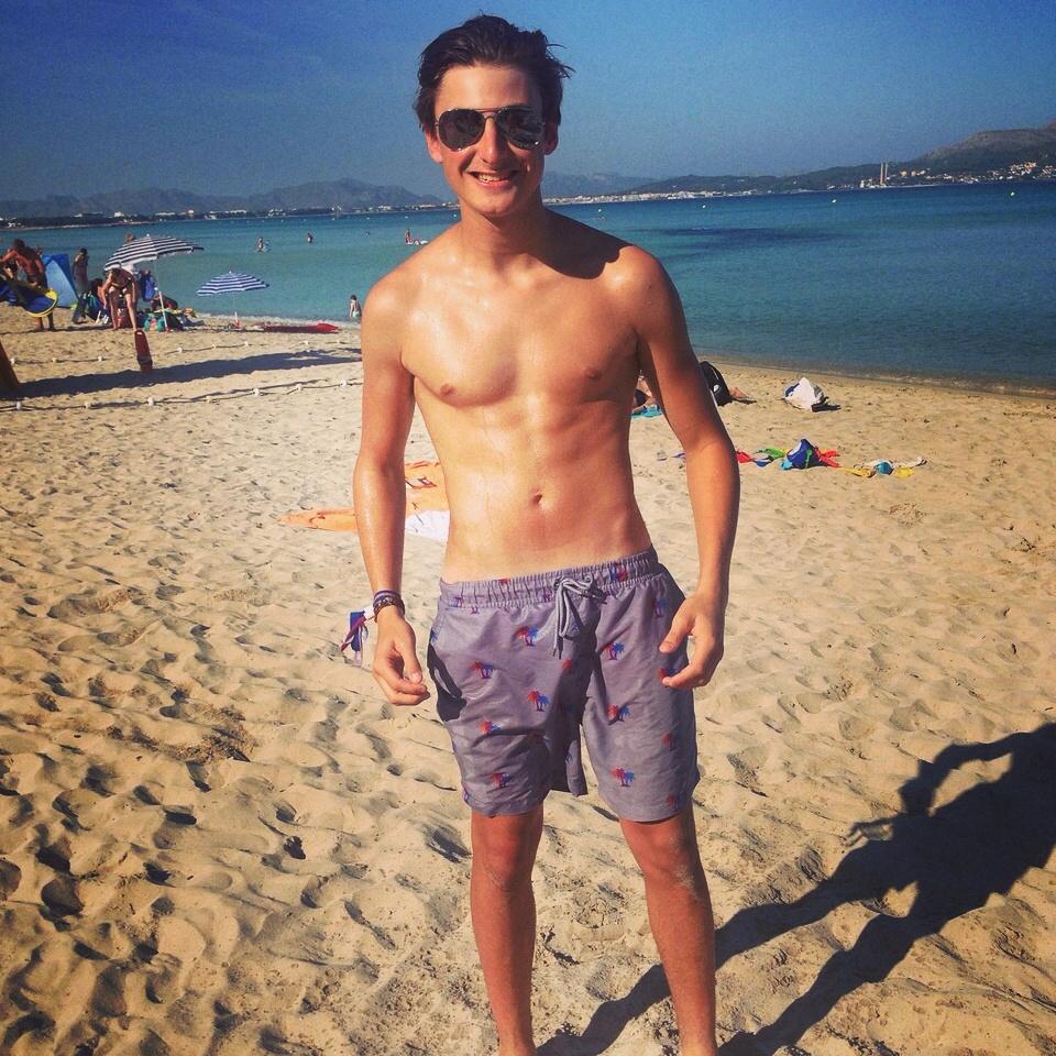 The Stars Come Out To Play Matthew McGreevy New Shirtless Twitter Pics