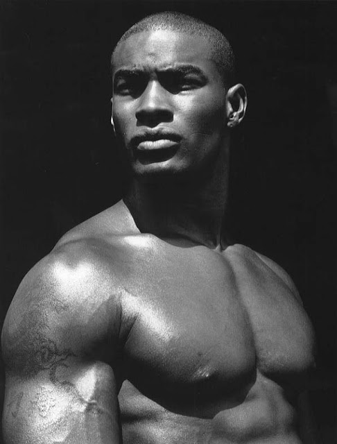 This image has an empty alt attribute; its file name is Tyson+Beckford+25.jpg