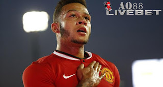 Liputan Bola - Legenda Manchester United, Dennis Irwin menilai pemain yang baru direkrut Manchester United, Memphis Depay bisa sejago David Beckham dalam urusan mencetak gol dari bola mati.